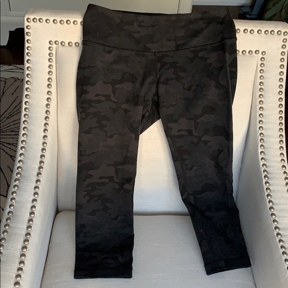 Lululemon Capri - Picture 1 of 3